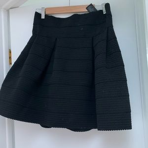 H&M Black poufy skirt